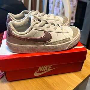 Nike blazer low